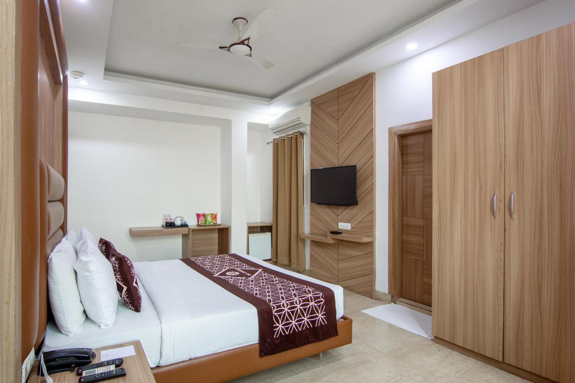 Hotel Lohmod At National Highway 8 - Free Airport Transffer New Delhi Exterior photo